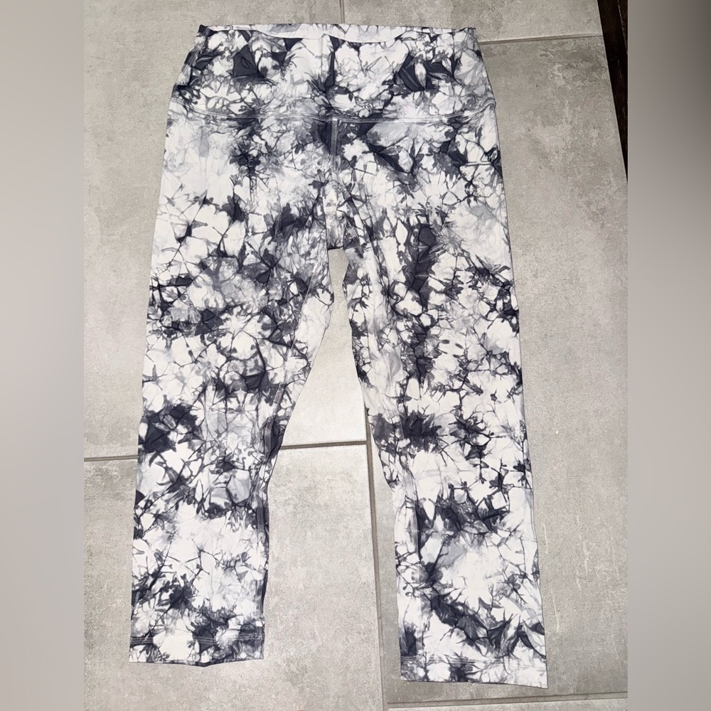 Lululemon Wunder Under Crop Hi-Rise *Full-On Luxtreme Dual Shibori 21" Size 10 - Picture 7 of 13